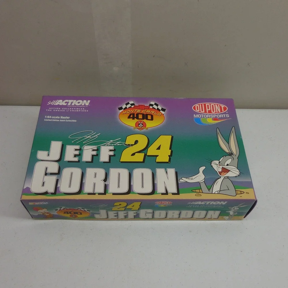 Action Jeff Gordon 24 DuPont Looney Tunes 2001 1:64 Hauler ChromaLusion Prizm